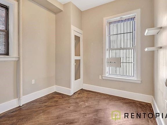 5th image of 205 Saint James Pl #3S