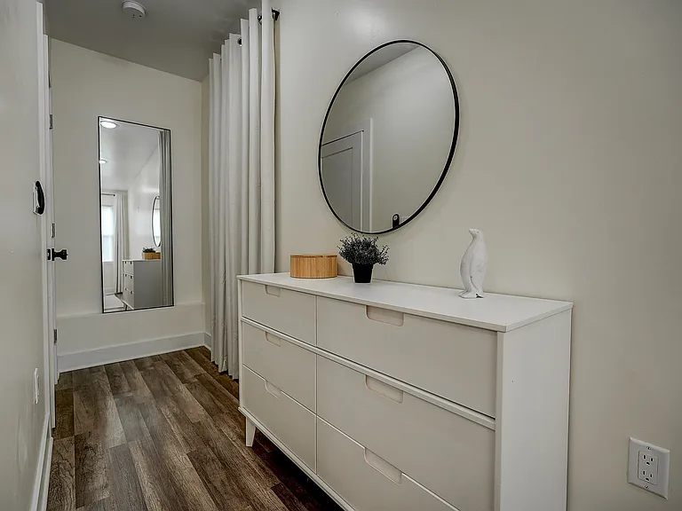 2203 Catharine St #2 — Photo 11