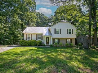 3106 Manchester Ct, Jamestown, NC 27282