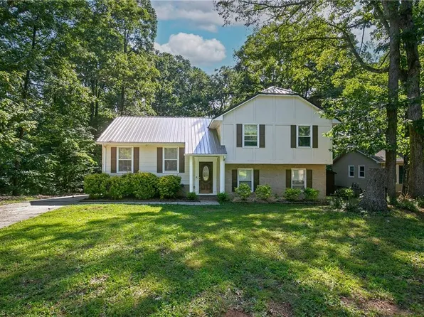 3106 Manchester Ct, Jamestown, NC 27282