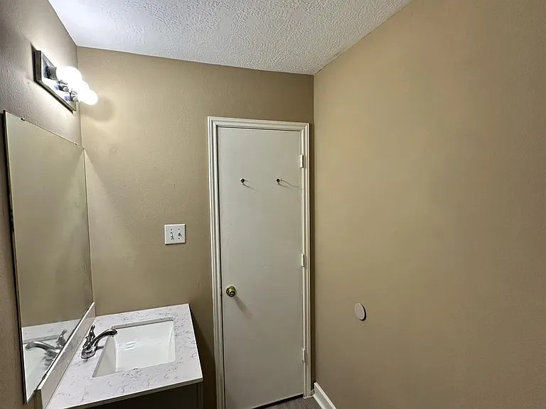 6910 Bayou Crest Dr — Photo 17