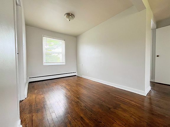 4th image of 52 Linda Dr APT 4
