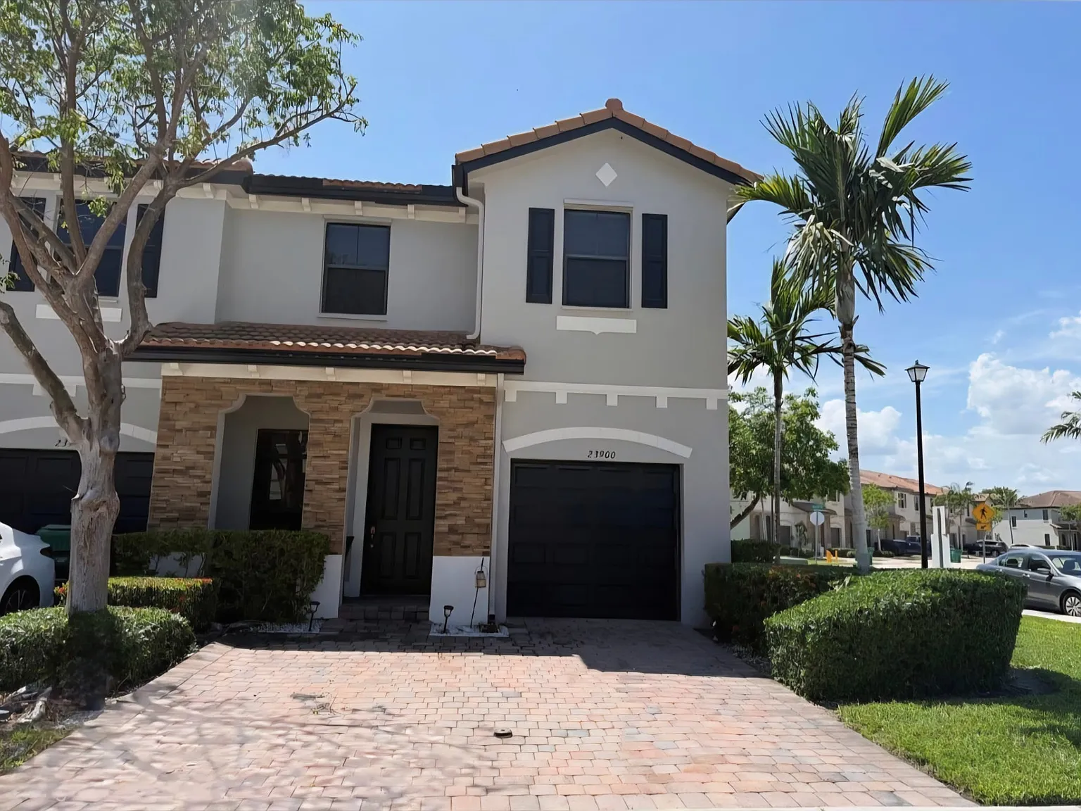 3 bed, 2.5 bath, 1680 sqft, $2,800 — Photo 1