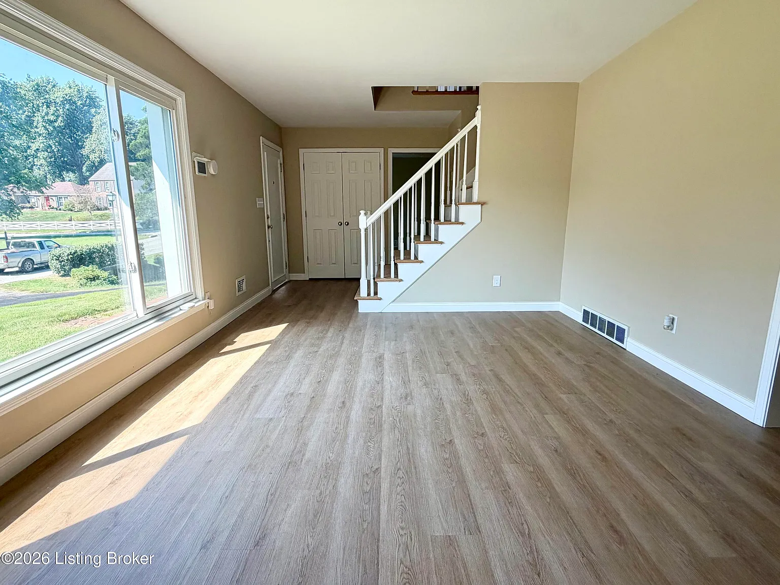 4 bed, 2.5 bath, 2172 sqft, $2,195 — Photo 2