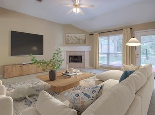 2115 Greentree Dr, Huntsville, TX 77340