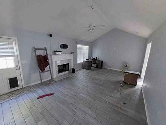 Additional Living Room