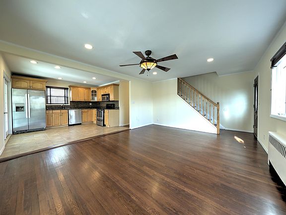 4th image of 180 Forest Ave