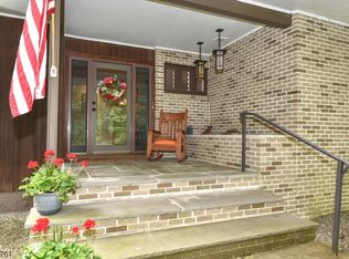 161 Greendale Dr W, Oak Ridge, NJ 07438