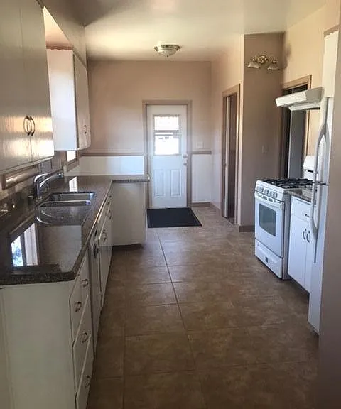 6420 Colby St — Photo 5