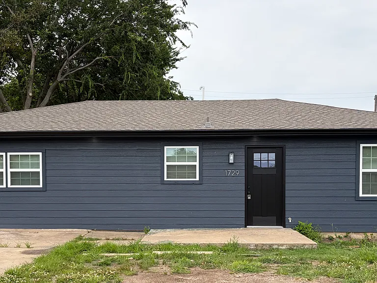 1729 E Woodrow St — Photo 1