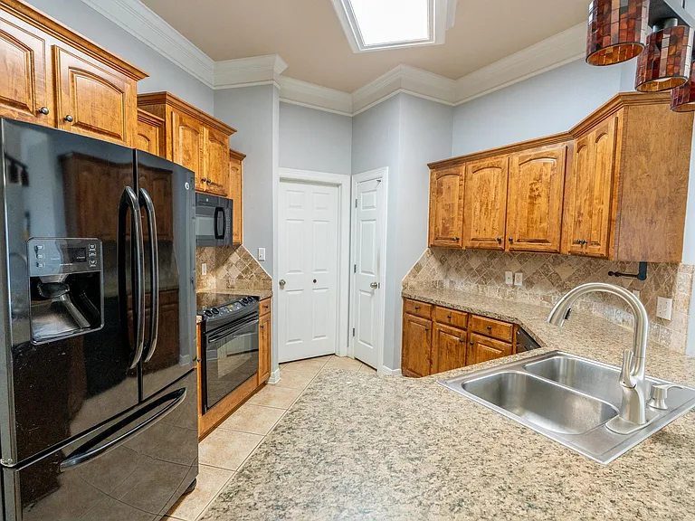 2523 Brookhaven Dr — Photo 2