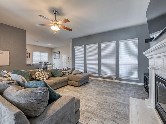 5th image of 217 Warbler Dr