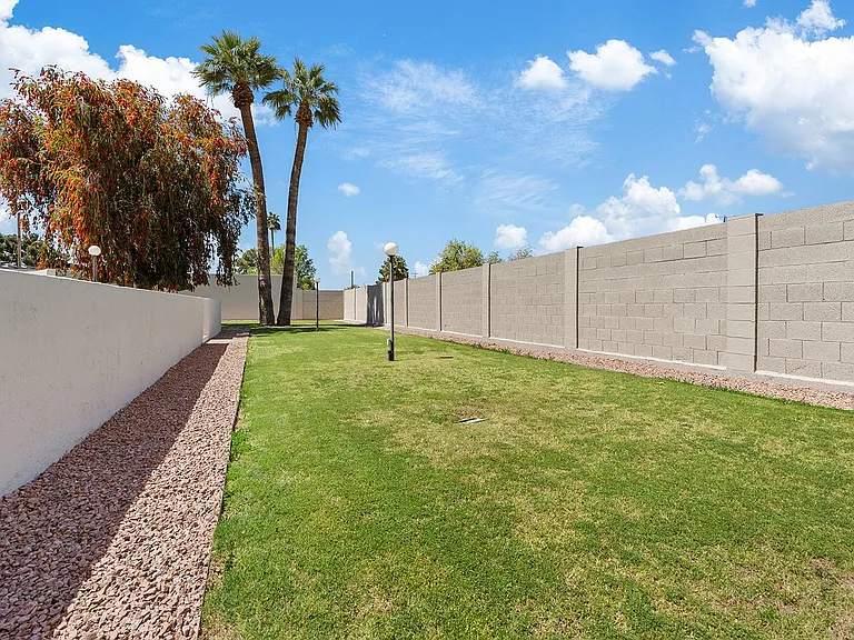 623 E Royal Palm Sq S — Photo 21