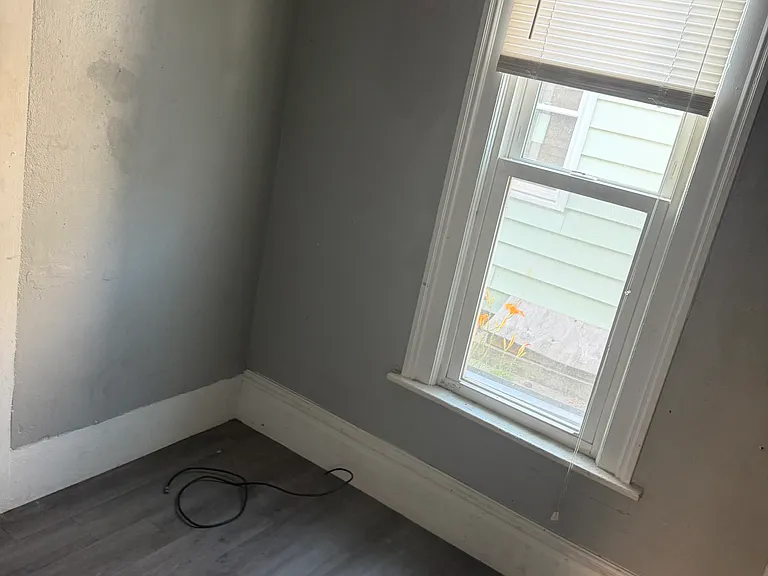 642 Sinclair Ave NE — Photo 17