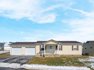 203 Lakeland Dr, Bluefield, WV 24701