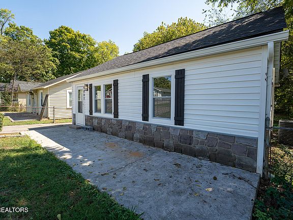 3rd image of 4042 Catalpa Ave