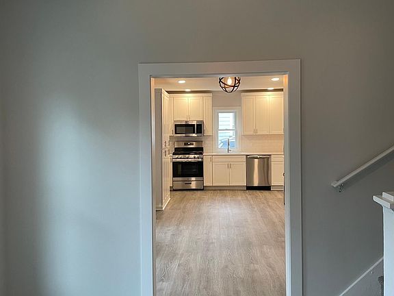 4th image of 916 Park St SW