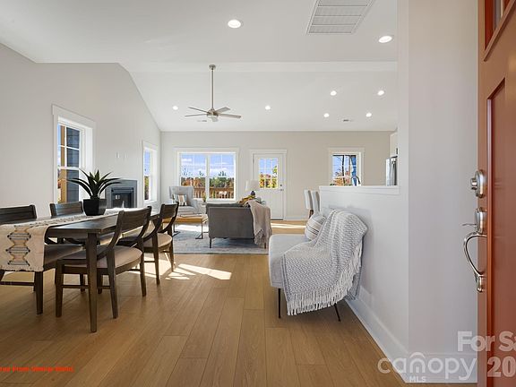 3rd image of 21 Sandstone Dr