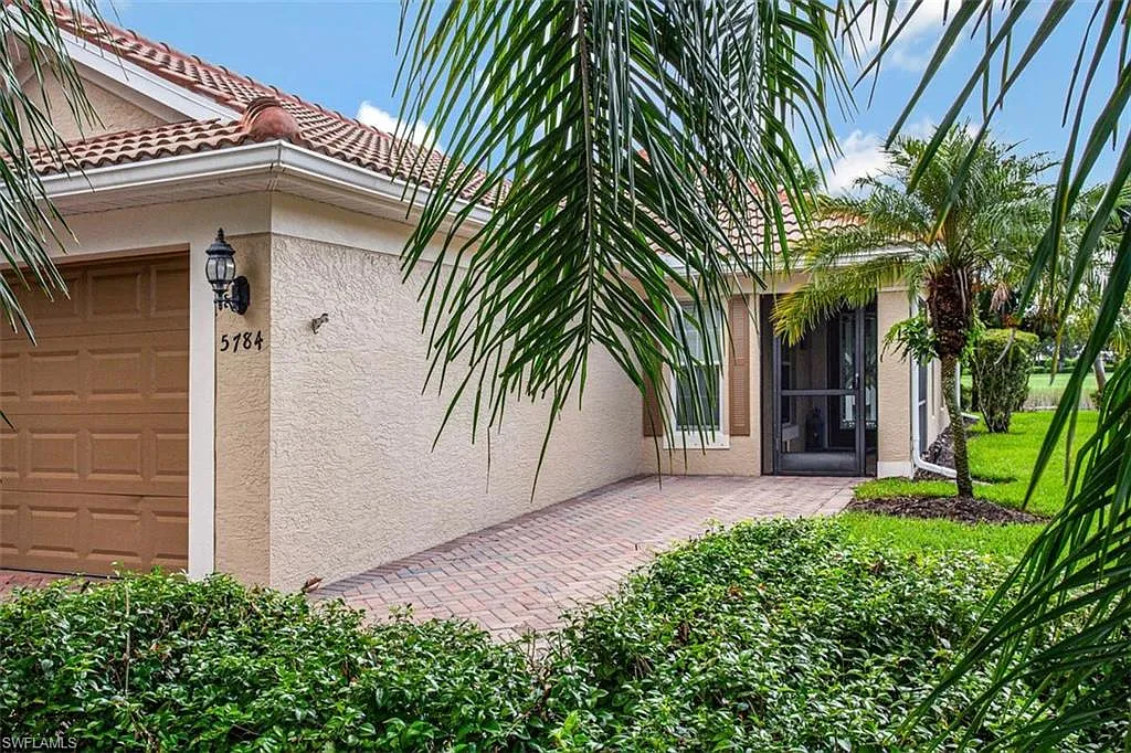 3 bed, 2.0 bath, 1416 sqft, $2,600 — Photo 3