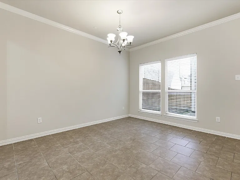 4904 Empire Way — Photo 11