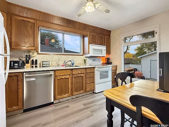 5th image of 378 9th Avenue NW