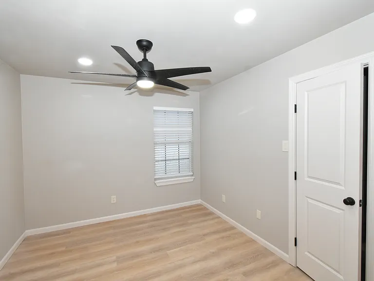 311 Stell Ave — Photo 9