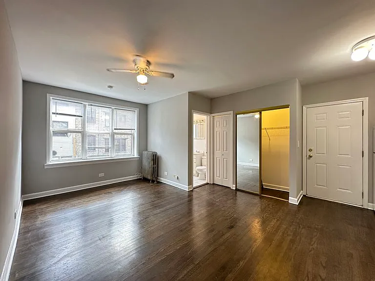 914 W Dakin St #11 — Photo 6