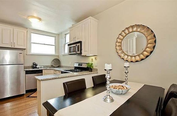 3rd image of 1630 Clay St APT 3