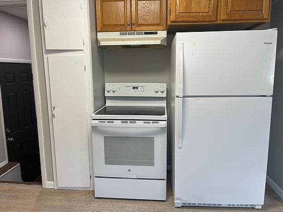 3rd image of 475 Dundee Cir