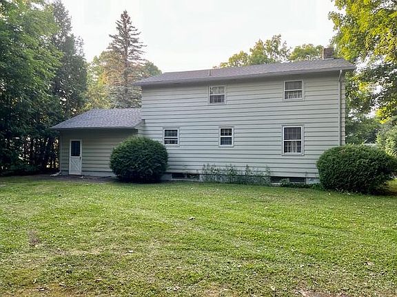 3rd image of 13 Birchwood Dr