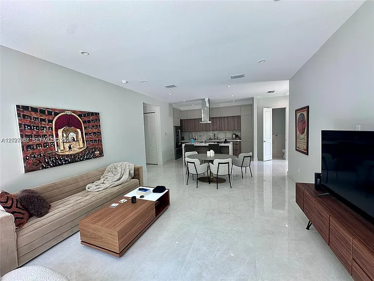8410 SW 65th Ave — Photo 7