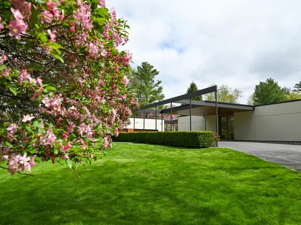 931 Ponus Ridge, New Canaan, CT 06840