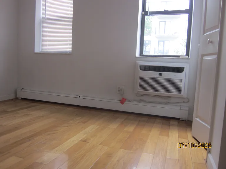 140 Richardson St #2-R — Photo 6