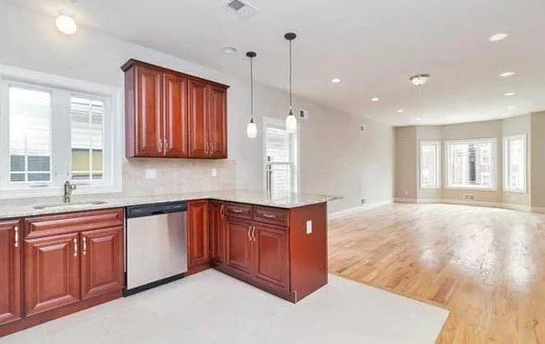 Living Room / Kitchen