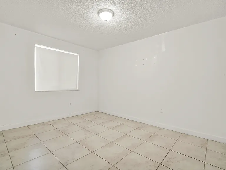 2726 SW 21st St #101 — Photo 8