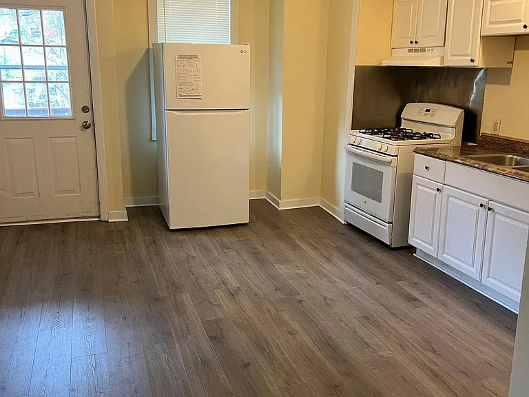375 Elm St #3L — Photo 14