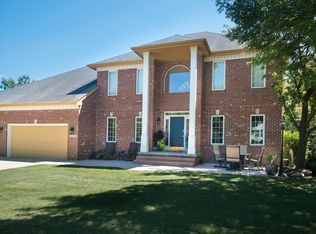 14532 Lakeview Dr, Clive, IA 50325