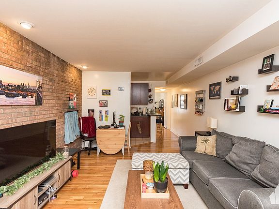 5th image of 803 W Oakdale Ave APT 2