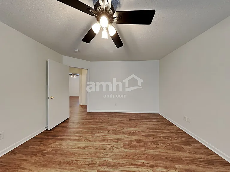 160 Camforth Dr — Photo 11