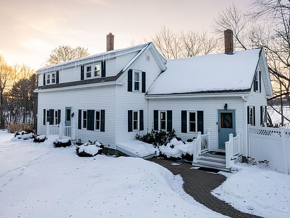 3rd image of 1074 Lakeview Drive