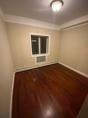 4th image of 2567 36th St #2F