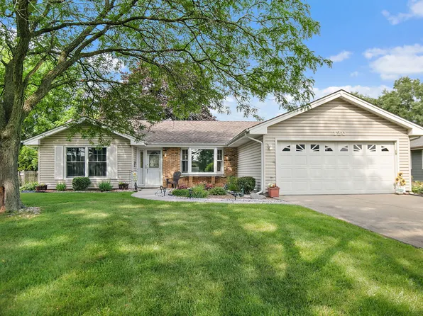 120 S Staffire Dr, Schaumburg, IL 60193