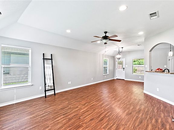 5th image of 4121 Whispering Creek Dr