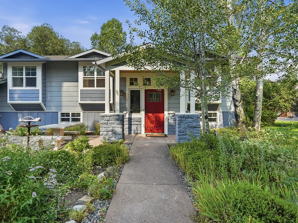 71 Hitching Post Rd