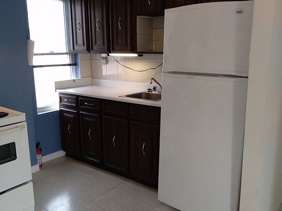 2nd image of 218 Wyandotte St E Floor 2