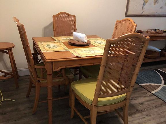 Home For Sale In Cedar Pointe