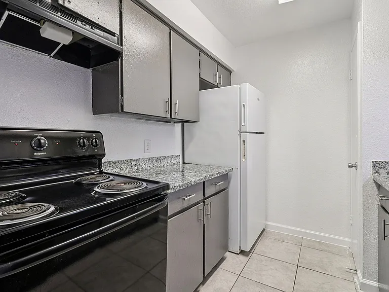 22-web-or-mls-Dumfries Dr Unit 410-S2802-007