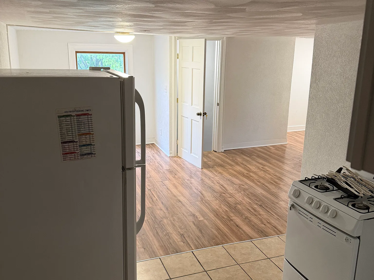 1 bed, 800 sqft, $1,350 — Photo 4
