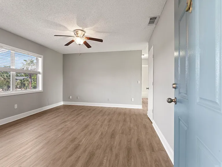 Sea Oats Apartments — Photo 13