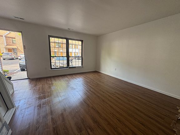 4th image of 225 W Leeds Ave APT 41